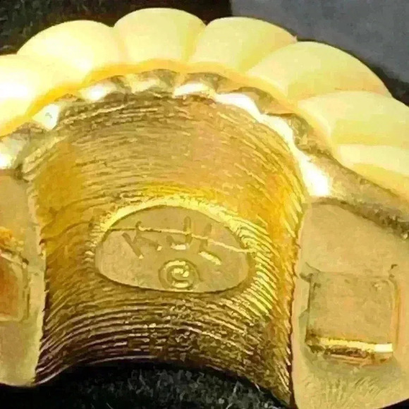 Kenneth Jay Lane KJL Vintage 80s Era Custom Costume Jewelry Earrings Clip-on

DD - Picture 2 of 3